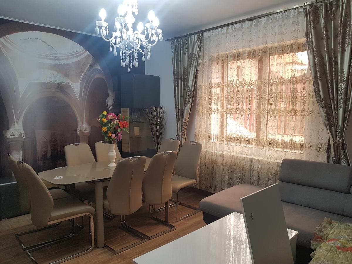 Casa Cojanu Hotell Petroşani Exteriör bild