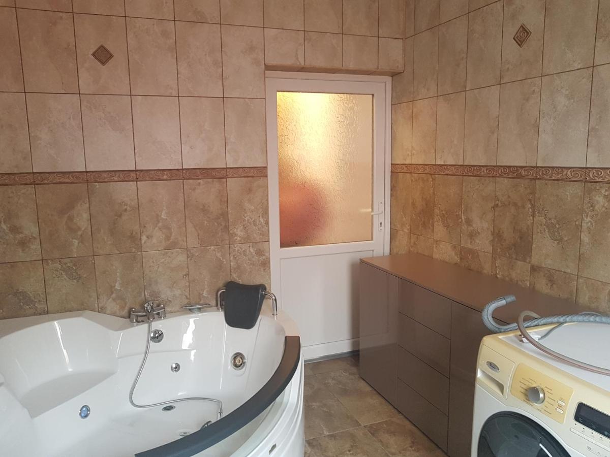 Casa Cojanu Hotell Petroşani Exteriör bild