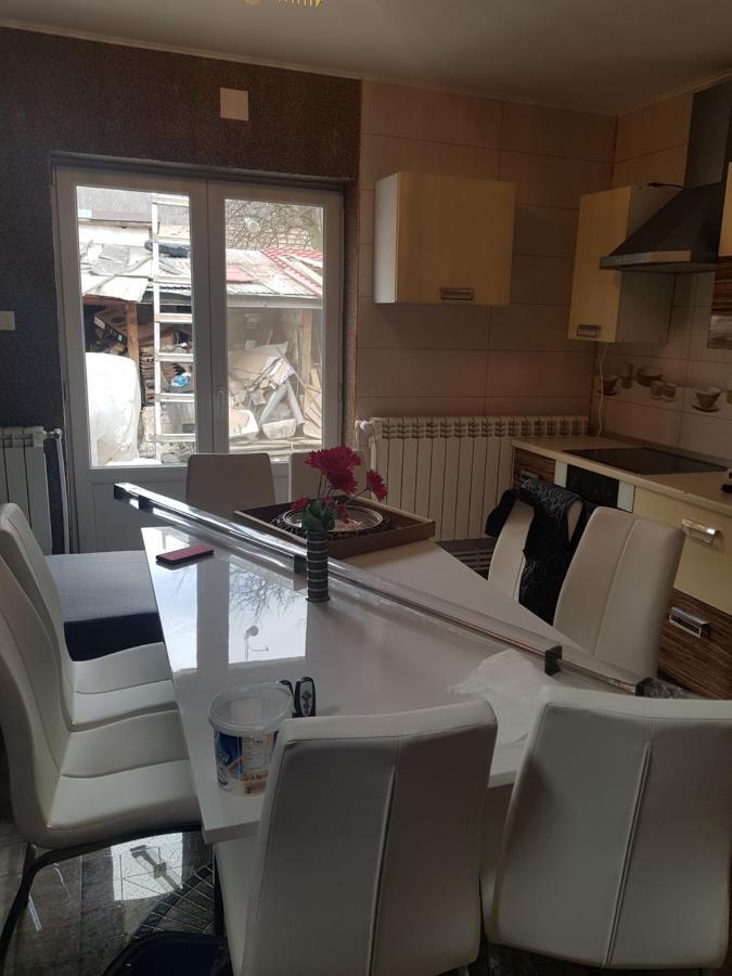 Casa Cojanu Hotell Petroşani Exteriör bild