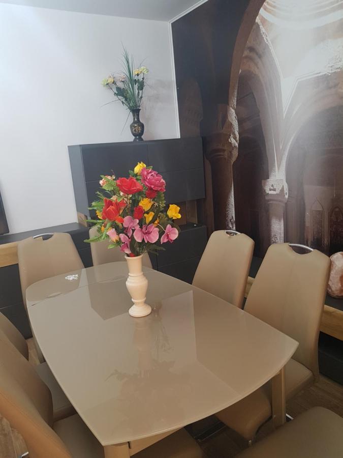 Casa Cojanu Hotell Petroşani Exteriör bild