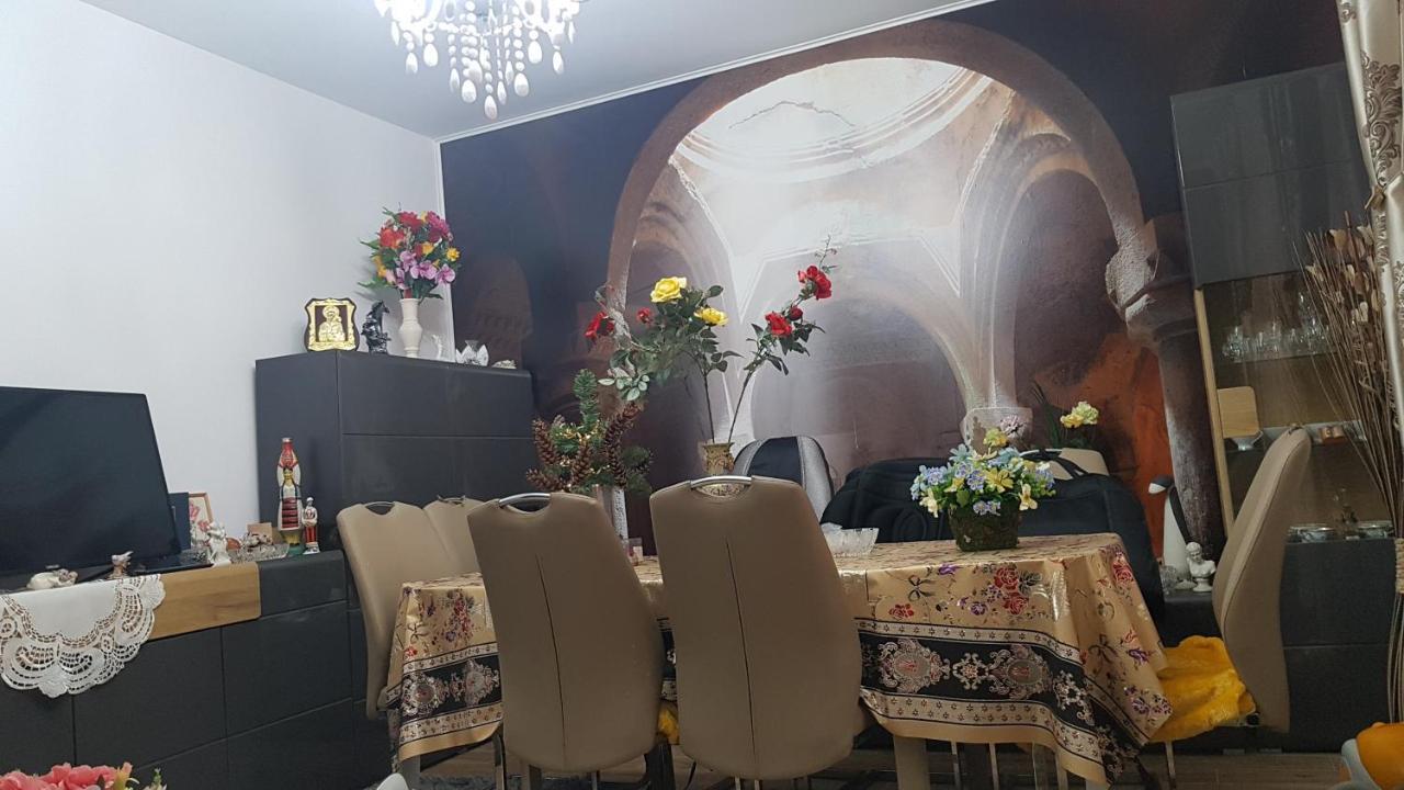 Casa Cojanu Hotell Petroşani Exteriör bild
