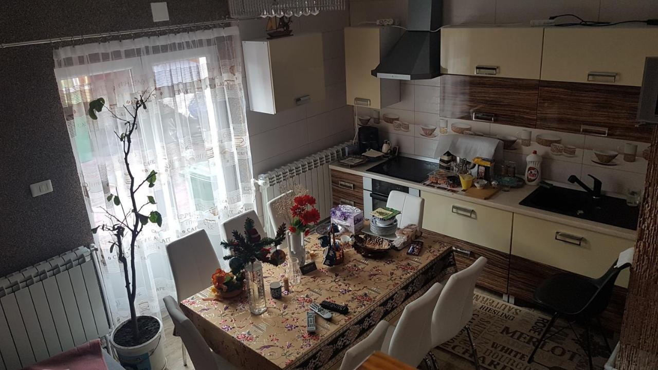 Casa Cojanu Hotell Petroşani Exteriör bild